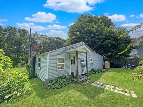 3 Cottage St, Westerly, RI 02891