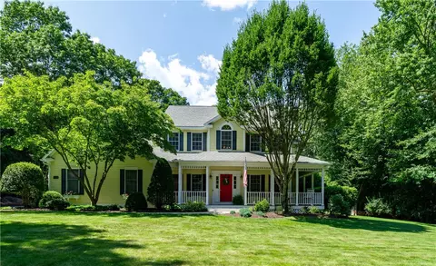 236 Woodridge Dr, North Kingstown, RI 02874