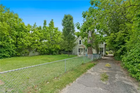 569 Robinson St, Woonsocket, RI 02895 photo 32