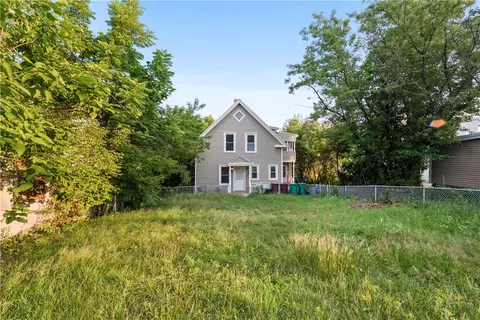 569 Robinson St, Woonsocket, RI 02895 photo 3