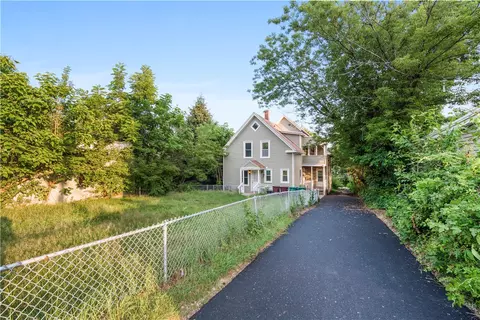 569 Robinson St, Woonsocket, RI 02895 photo 4