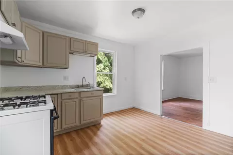 569 Robinson St, Woonsocket, RI 02895 photo 9
