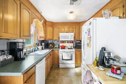68 Jambray Ave, Warwick, RI 02886 photo 9