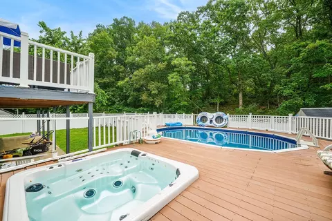 68 Jambray Ave, Warwick, RI 02886 photo 3