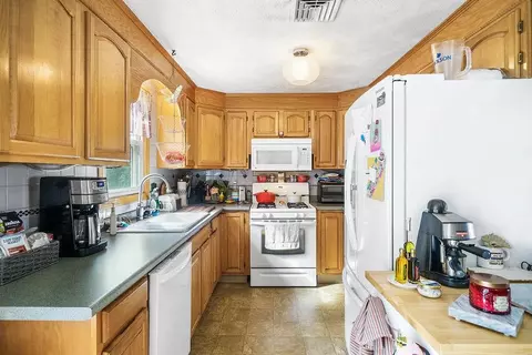 68 Jambray Ave, Warwick, RI 02886 photo 9