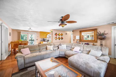 68 Jambray Ave, Warwick, RI 02886 photo 8