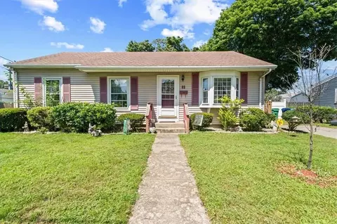 63 Michigan Ave, Warwick, RI 02888