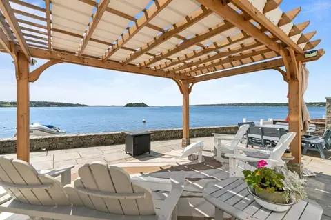 181 Seaconnet Blvd, Portsmouth, RI 02871