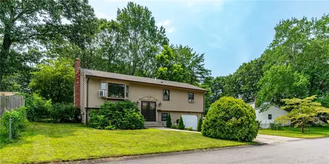 52 Stillwater Dr, Warwick, RI 02889