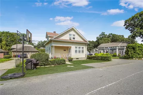 103 Reservoir St, Fall River, MA 02723 photo 2