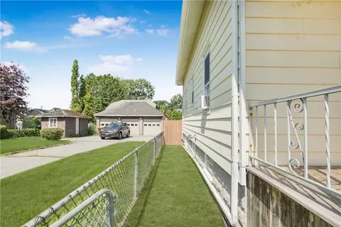 103 Reservoir St, Fall River, MA 02723 photo 5