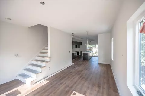 19 Danforth St, Providence, RI 02908 photo 3