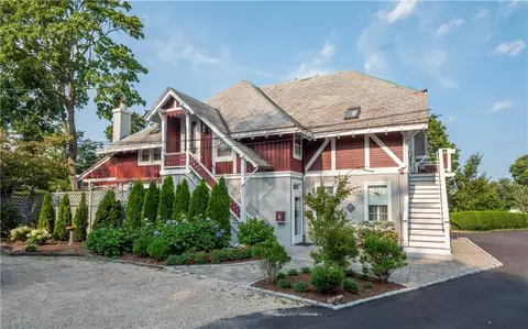 120 Rhode Island Ave #D, Newport, RI 02840