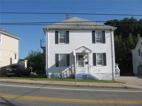 88 Oak St, Westerly, RI 02891 photo 2