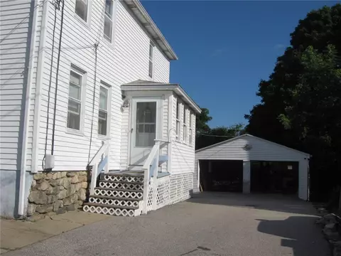 88 Oak St, Westerly, RI 02891 photo 3