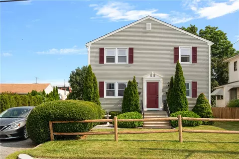 13 Winsor St, East Providence, RI 02914