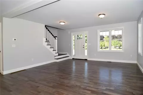 502 Long St, Warwick, RI 02886 photo 4