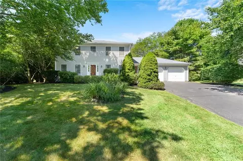 18 Pasture Ln, South Kingstown, RI 02879