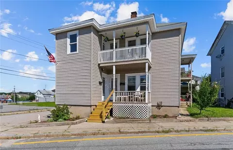 15 Roberts St, West Warwick, RI 02893