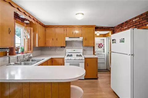 78 Custer St, Warwick, RI 02889 photo 9