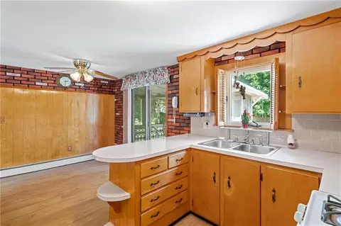 78 Custer St, Warwick, RI 02889 photo 10