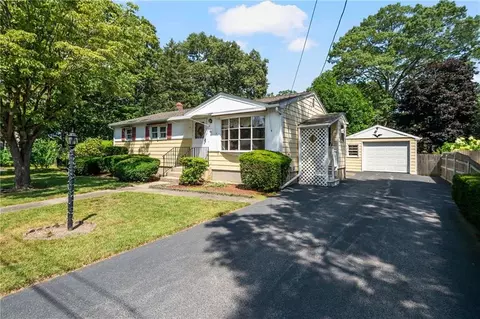 78 Custer St, Warwick, RI 02889