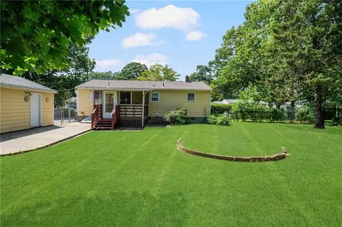 78 Custer St, Warwick, RI 02889 photo 3