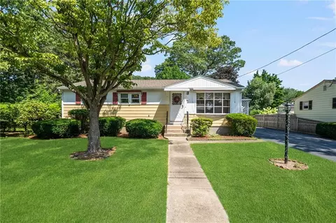 78 Custer St, Warwick, RI 02889 photo 2
