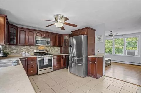 80 Hazard Ave, Warwick, RI 02889 photo 2