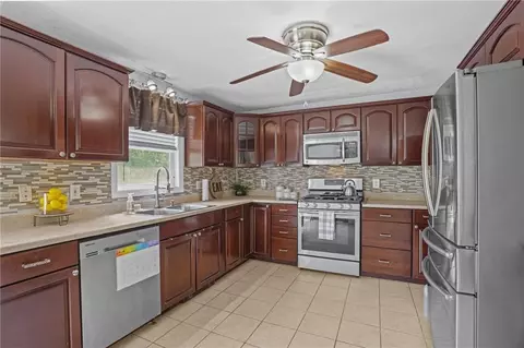 80 Hazard Ave, Warwick, RI 02889