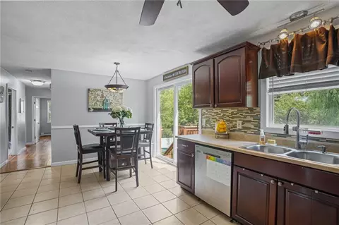 80 Hazard Ave, Warwick, RI 02889 photo 3