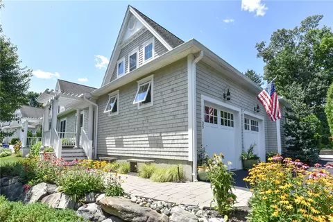 35 W Cove Dr, North Kingstown, RI 02852