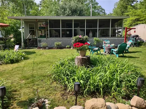 13 Newberry Ln, Hope Valley, RI 02832