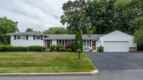 1 Knollwood Dr, Lincoln, RI 02865