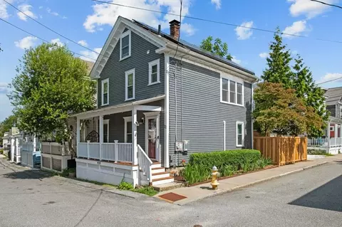 22 Calvert St, Newport, RI 02840