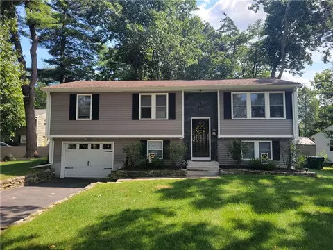 118 Edmond Dr, Warwick, RI 02886 photo 2