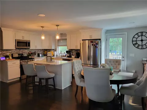118 Edmond Dr, Warwick, RI 02886 photo 4