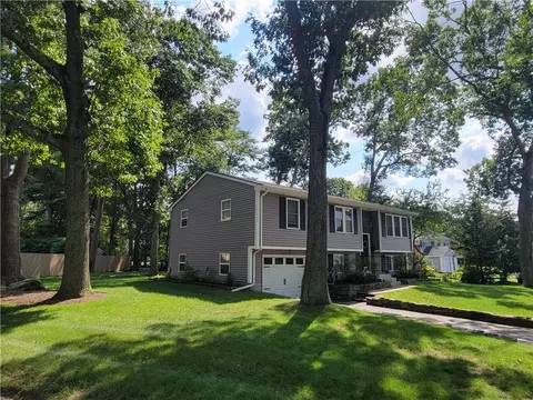 118 Edmond Dr, Warwick, RI 02886 photo 3