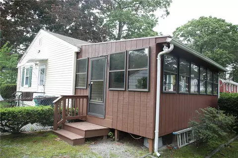 86 Adrian St, Warwick, RI 02886 photo 4