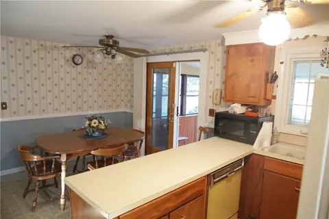 86 Adrian St, Warwick, RI 02886 photo 8