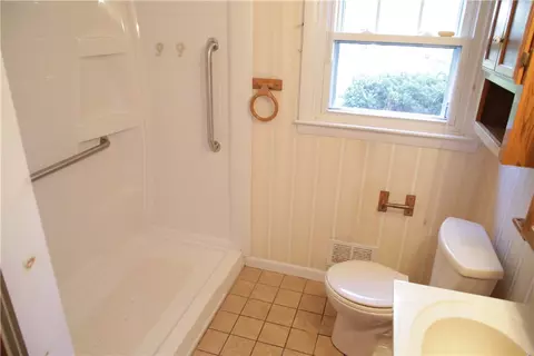 86 Adrian St, Warwick, RI 02886 photo 9