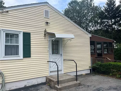 86 Adrian St, Warwick, RI 02886 photo 5