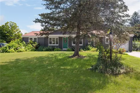 35 Sleepy Hollow Dr, Cumberland, RI 02864