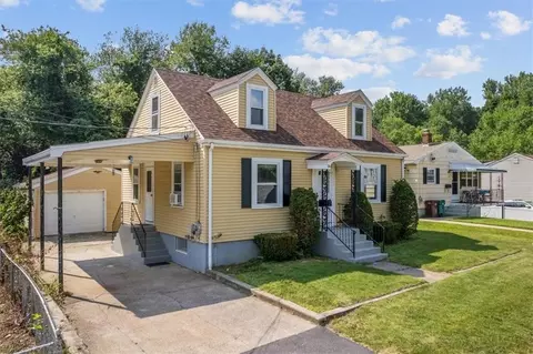 200 Papineau Ave, Woonsocket, RI 02895