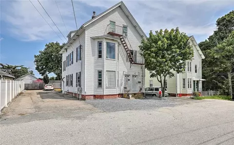8 Sanford Ave, Cumberland, RI 02864