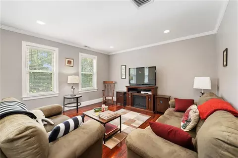 1748 Lonsdale Ave #B, Lincoln, RI 02865