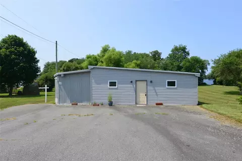 1023 Old Stafford Rd, Tiverton, RI 02878
