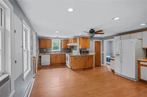 264 Larch St, Woonsocket, RI 02895 photo 11