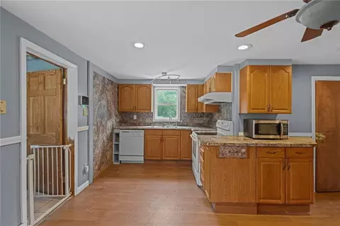 264 Larch St, Woonsocket, RI 02895 photo 12