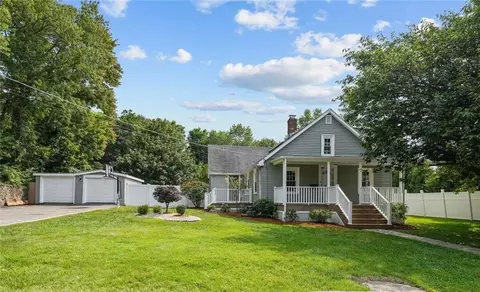 264 Larch St, Woonsocket, RI 02895 photo 4